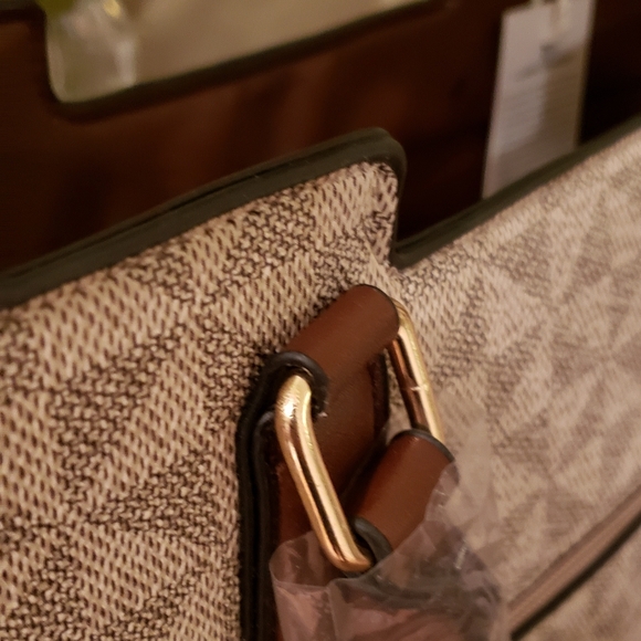 Tote Handbag and Cosmetic Pouch Travel Set - Picture 6 of 8